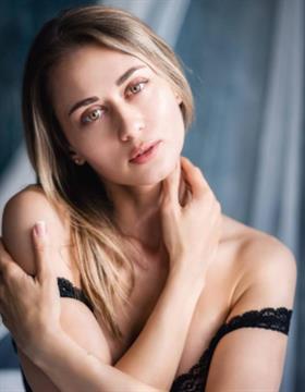 Online Women Member Profile - Elena's Models